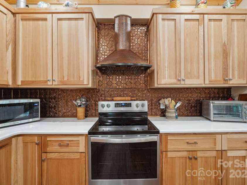 225 Henrys Glen Drive, Morganton, NC 28655.  MLS# CAR4280672, YatesRealty ID 29512. 