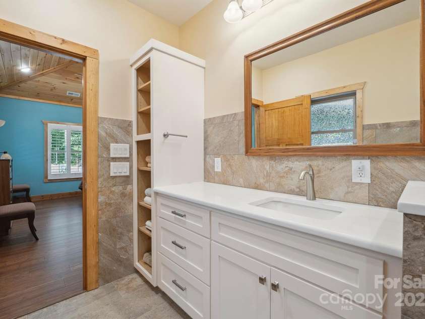 225 Henrys Glen Drive, Morganton, NC 28655.  MLS# CAR4280672, YatesRealty ID 29512. 