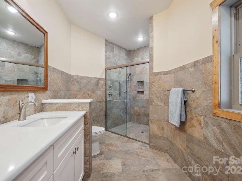 225 Henrys Glen Drive, Morganton, NC 28655.  MLS# CAR4280672, YatesRealty ID 29512. 