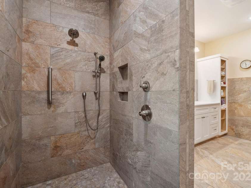 225 Henrys Glen Drive, Morganton, NC 28655.  MLS# CAR4280672, YatesRealty ID 29512. 