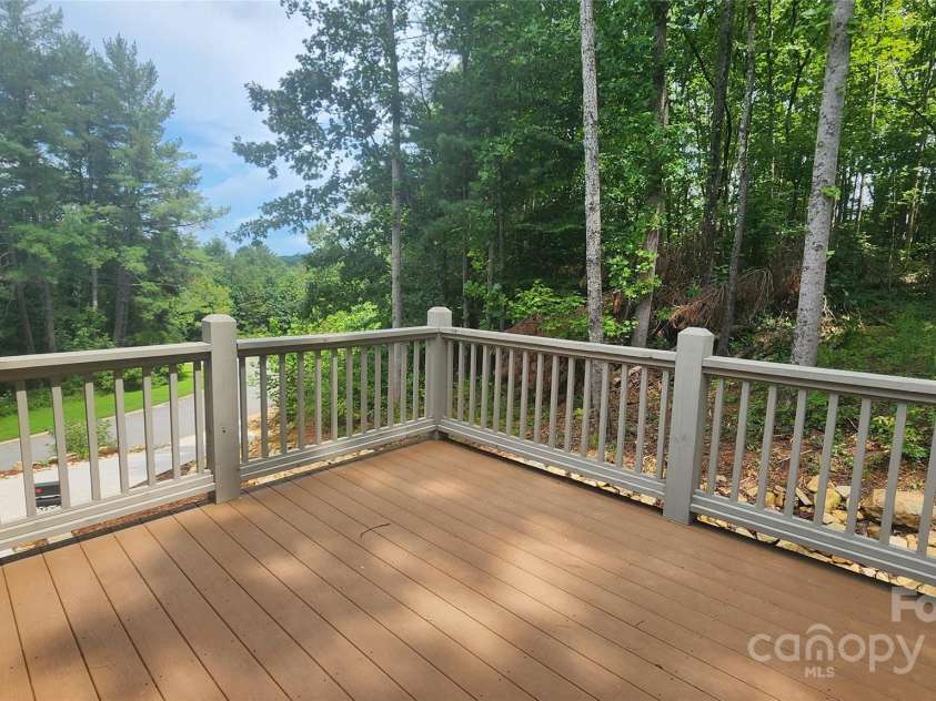 225 Henrys Glen Drive, Morganton, NC 28655.  MLS# CAR4280672, YatesRealty ID 29512. 