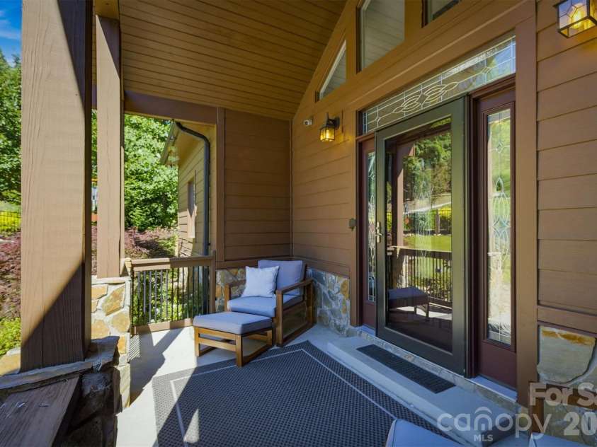 315 Lakeview Trail, Nebo, NC 28761.  MLS# CAR4391588, YatesRealty ID 29513. Front Porch
