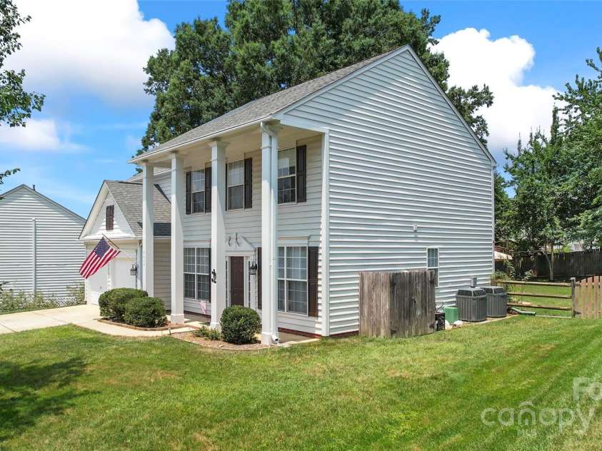 5630 Cambridge Bay Drive, Charlotte, NC 28269.  MLS# CAR4279403, YatesRealty ID 29513. 