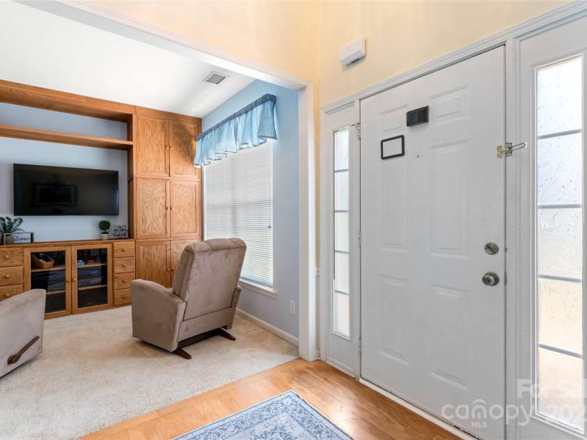 5630 Cambridge Bay Drive, Charlotte, NC 28269.  MLS# CAR4279403, YatesRealty ID 29513. 
