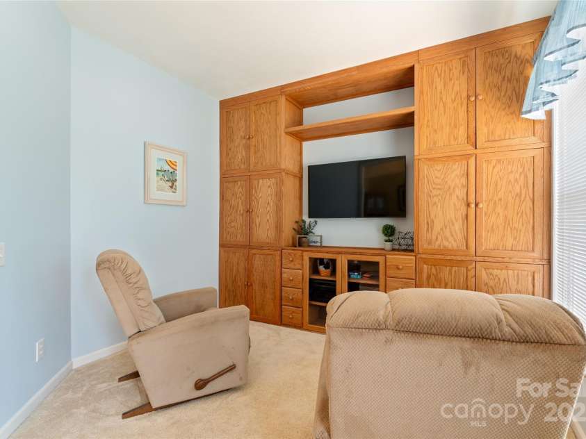 5630 Cambridge Bay Drive, Charlotte, NC 28269.  MLS# CAR4279403, YatesRealty ID 29513. 