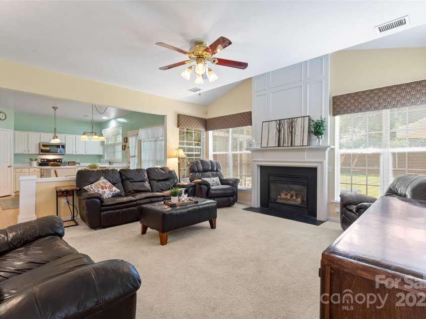 5630 Cambridge Bay Drive, Charlotte, NC 28269.  MLS# CAR4279403, YatesRealty ID 29513. 