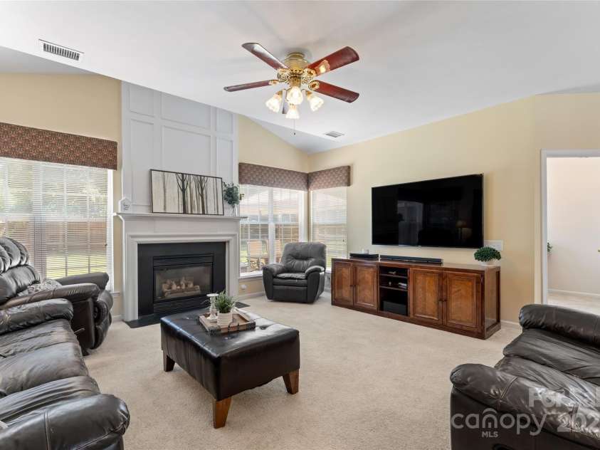 5630 Cambridge Bay Drive, Charlotte, NC 28269.  MLS# CAR4279403, YatesRealty ID 29513. 