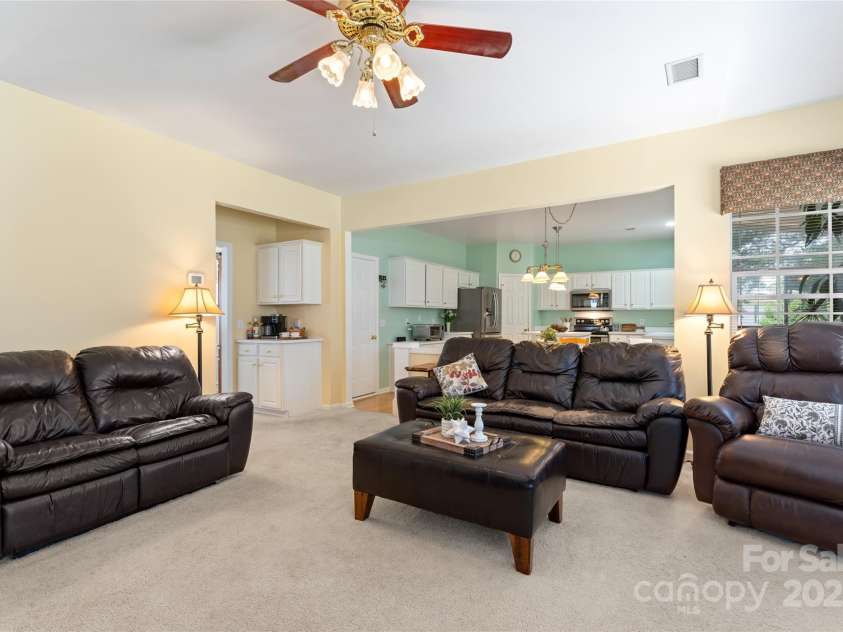 5630 Cambridge Bay Drive, Charlotte, NC 28269.  MLS# CAR4279403, YatesRealty ID 29513. 