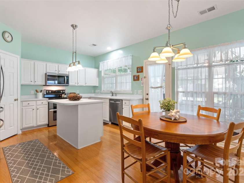 5630 Cambridge Bay Drive, Charlotte, NC 28269.  MLS# CAR4279403, YatesRealty ID 29513. 