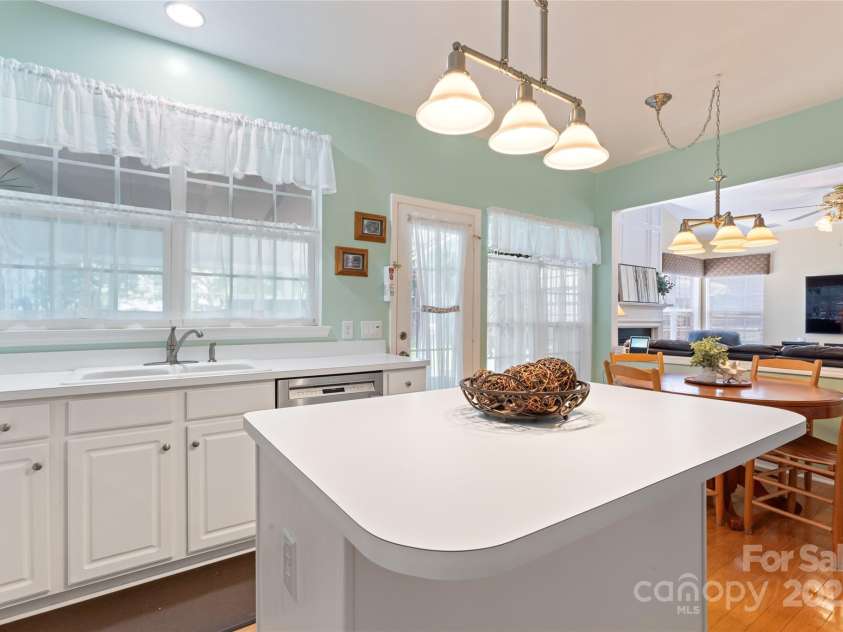5630 Cambridge Bay Drive, Charlotte, NC 28269.  MLS# CAR4279403, YatesRealty ID 29513. 