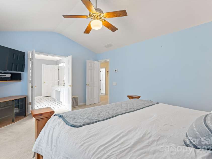 5630 Cambridge Bay Drive, Charlotte, NC 28269.  MLS# CAR4279403, YatesRealty ID 29513. 