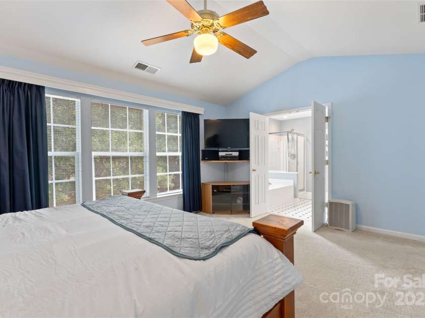 5630 Cambridge Bay Drive, Charlotte, NC 28269.  MLS# CAR4279403, YatesRealty ID 29513. 