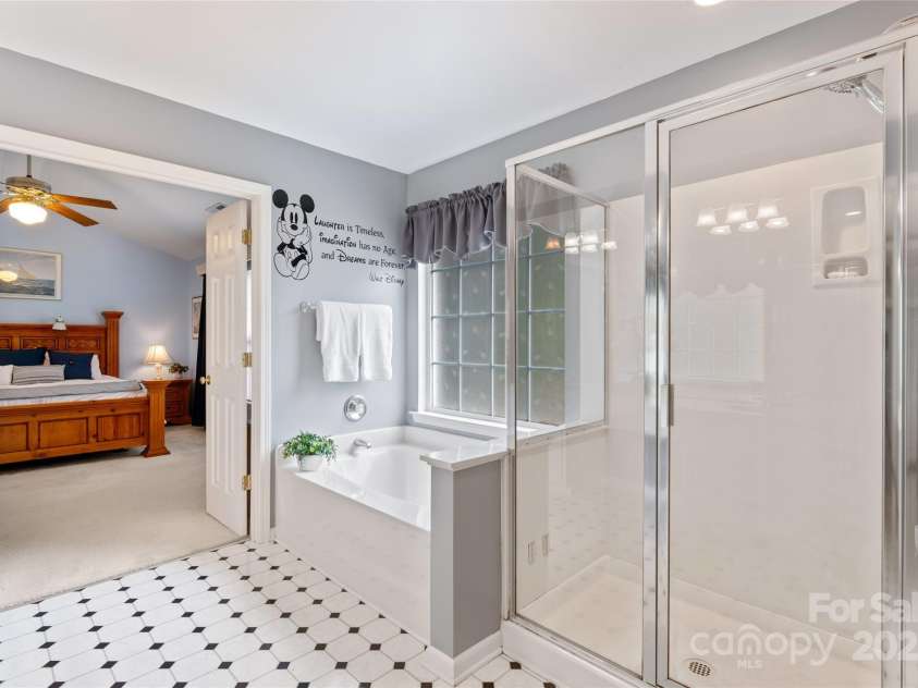 5630 Cambridge Bay Drive, Charlotte, NC 28269.  MLS# CAR4279403, YatesRealty ID 29513. 
