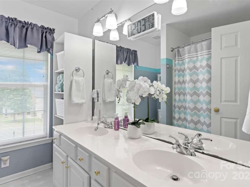 5630 Cambridge Bay Drive, Charlotte, NC 28269.  MLS# CAR4279403, YatesRealty ID 29513. 
