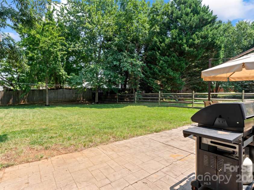 5630 Cambridge Bay Drive, Charlotte, NC 28269.  MLS# CAR4279403, YatesRealty ID 29513. 