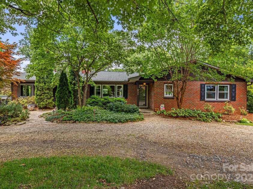 211 Hamburg Mountain Road, Weaverville, NC 28787.  MLS# CAR4279854, YatesRealty ID 29514. 