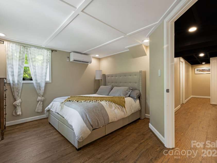 211 Hamburg Mountain Road, Weaverville, NC 28787.  MLS# CAR4279854, YatesRealty ID 29514. 