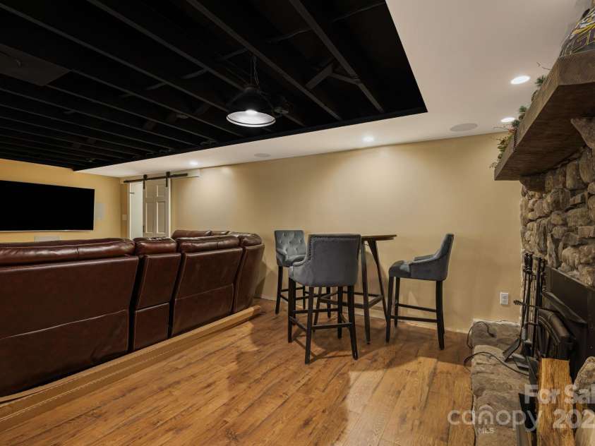 211 Hamburg Mountain Road, Weaverville, NC 28787.  MLS# CAR4279854, YatesRealty ID 29514. 