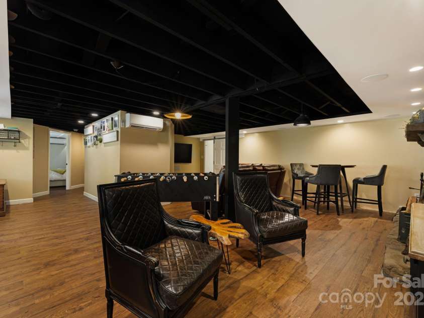 211 Hamburg Mountain Road, Weaverville, NC 28787.  MLS# CAR4279854, YatesRealty ID 29514. 