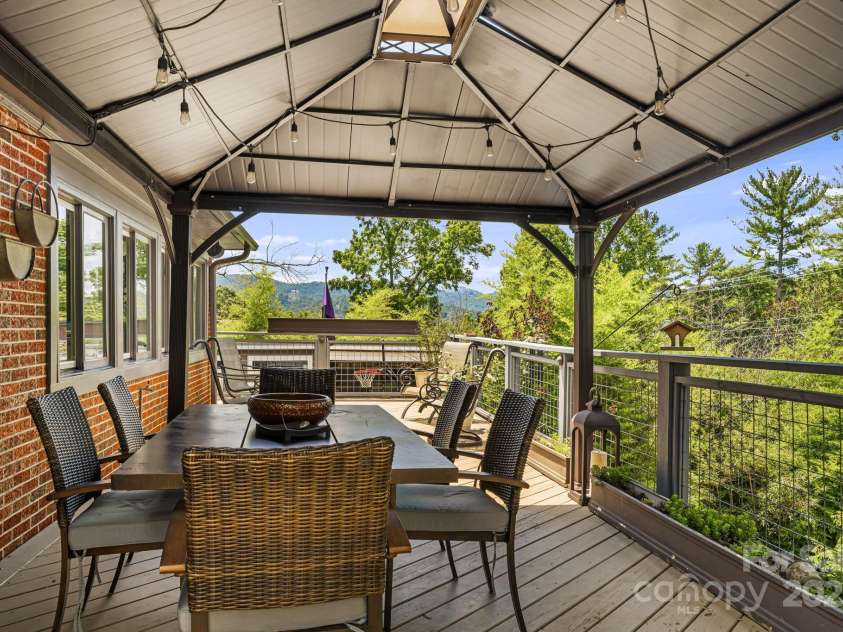 211 Hamburg Mountain Road, Weaverville, NC 28787.  MLS# CAR4279854, YatesRealty ID 29514. 