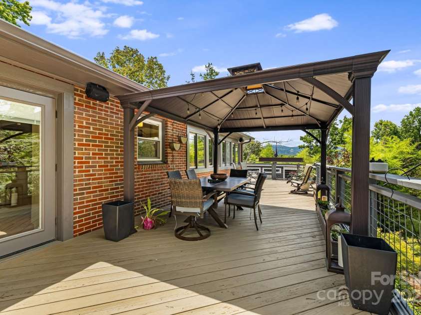 211 Hamburg Mountain Road, Weaverville, NC 28787.  MLS# CAR4279854, YatesRealty ID 29514. 