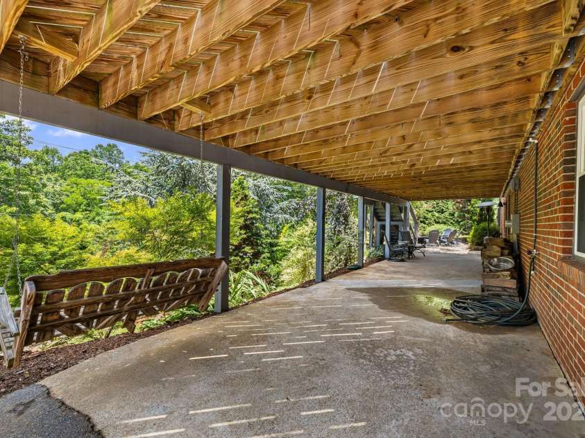 211 Hamburg Mountain Road, Weaverville, NC 28787.  MLS# CAR4279854, YatesRealty ID 29514. 