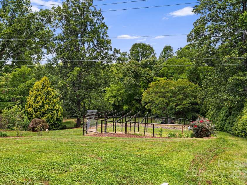 211 Hamburg Mountain Road, Weaverville, NC 28787.  MLS# CAR4279854, YatesRealty ID 29514. 