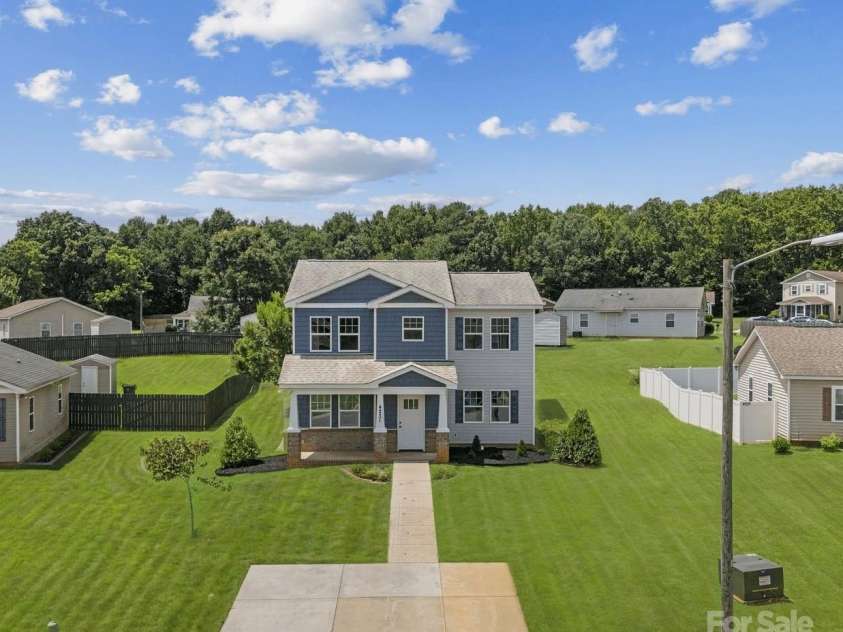 4231 RED SHED Lane, Charlotte, NC 28269.  MLS# CAR4287385, YatesRealty ID 29515. 