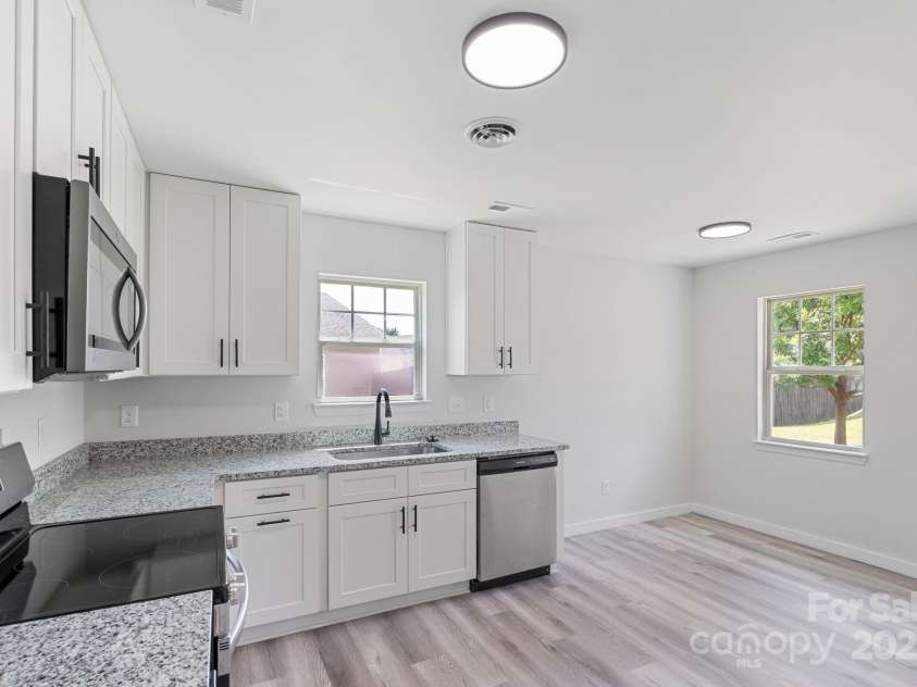 4231 RED SHED Lane, Charlotte, NC 28269.  MLS# CAR4287385, YatesRealty ID 29515. 