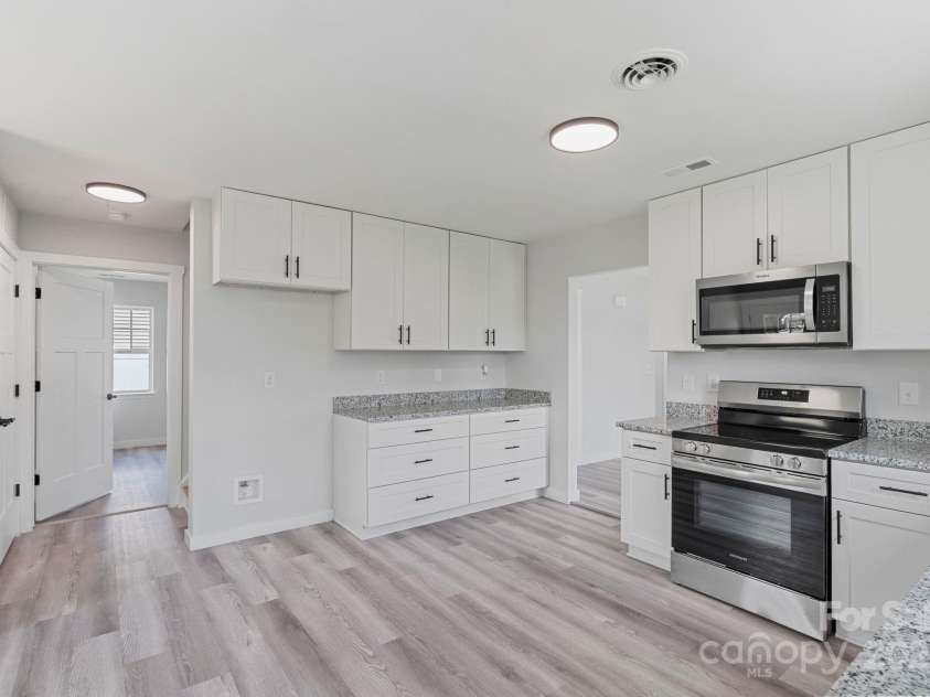 4231 RED SHED Lane, Charlotte, NC 28269.  MLS# CAR4287385, YatesRealty ID 29515. 