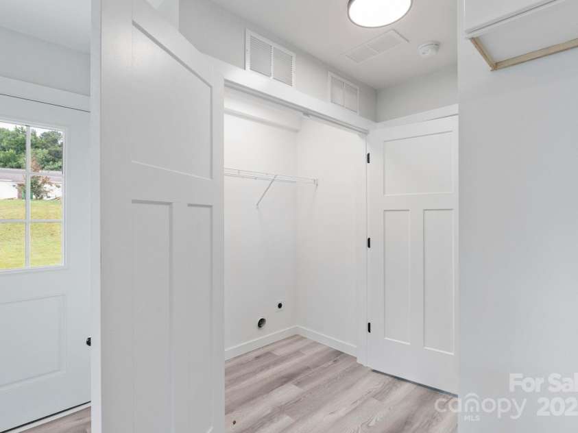 4231 RED SHED Lane, Charlotte, NC 28269.  MLS# CAR4287385, YatesRealty ID 29515. 