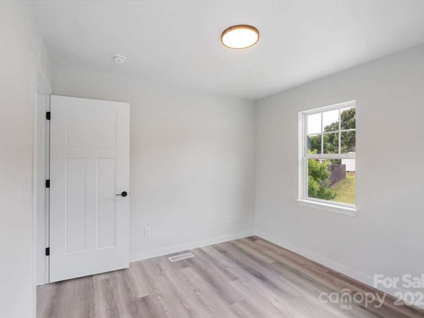 4231 RED SHED Lane, Charlotte, NC 28269.  MLS# CAR4287385, YatesRealty ID 29515. 