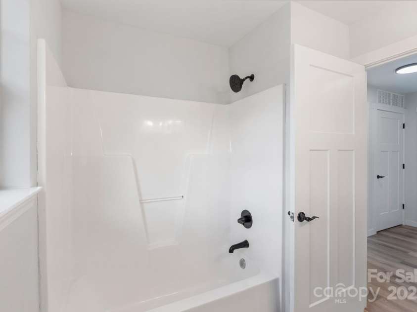 4231 RED SHED Lane, Charlotte, NC 28269.  MLS# CAR4287385, YatesRealty ID 29515. 