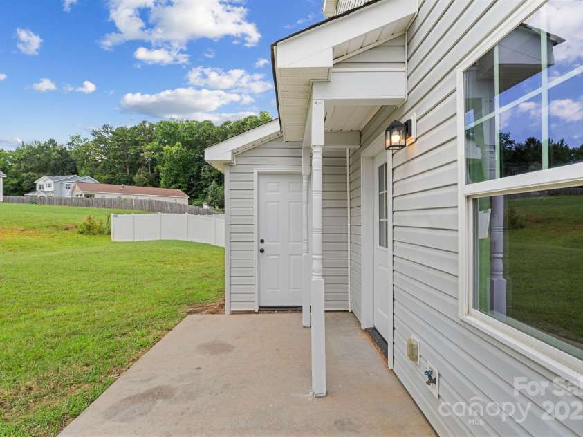 4231 RED SHED Lane, Charlotte, NC 28269.  MLS# CAR4287385, YatesRealty ID 29515. 