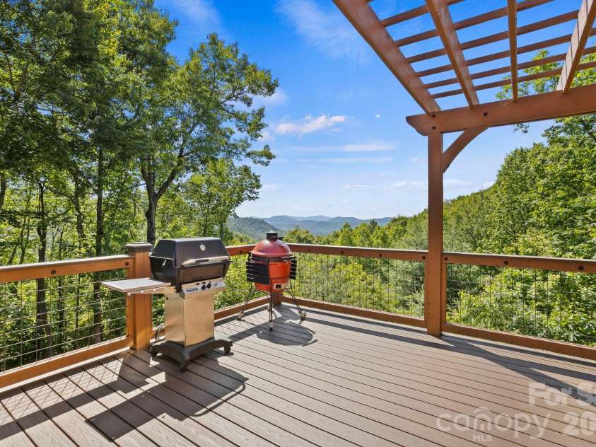 426 Eagle Ridge Road, Zirconia, NC 28790.  MLS# CAR4390931, YatesRealty ID 29515. 