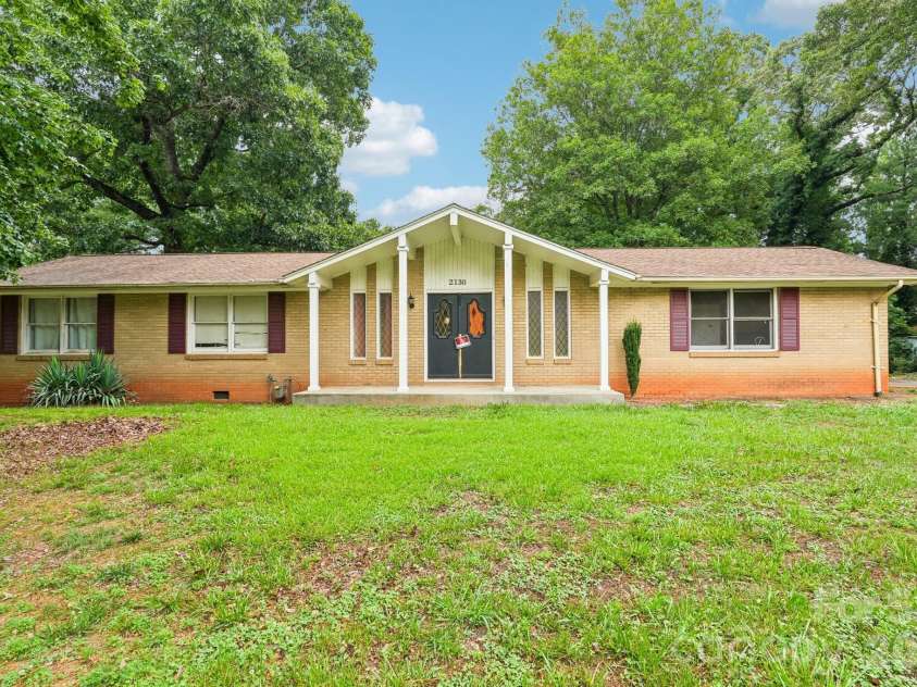 2130 23rd Street Place, Hickory, NC 28601.  MLS# CAR4392290, YatesRealty ID 29516. 