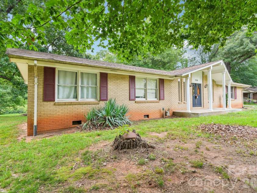2130 23rd Street Place, Hickory, NC 28601.  MLS# CAR4392290, YatesRealty ID 29516. 