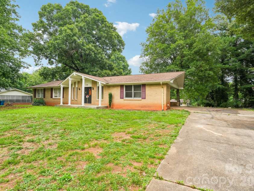 2130 23rd Street Place, Hickory, NC 28601.  MLS# CAR4392290, YatesRealty ID 29516. 
