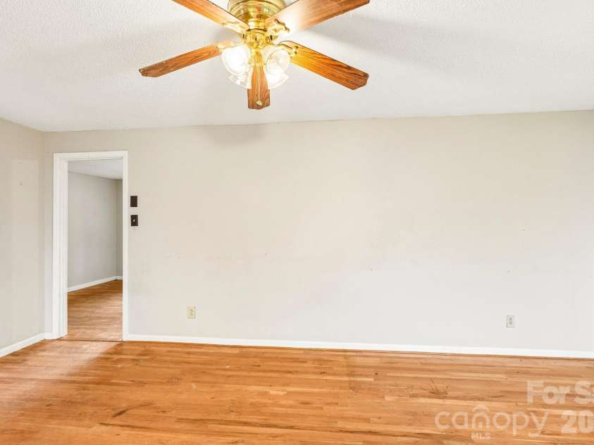 2130 23rd Street Place, Hickory, NC 28601.  MLS# CAR4392290, YatesRealty ID 29516. 