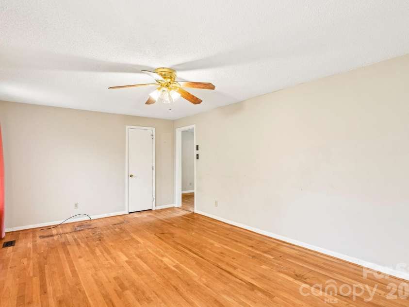 2130 23rd Street Place, Hickory, NC 28601.  MLS# CAR4392290, YatesRealty ID 29516. 