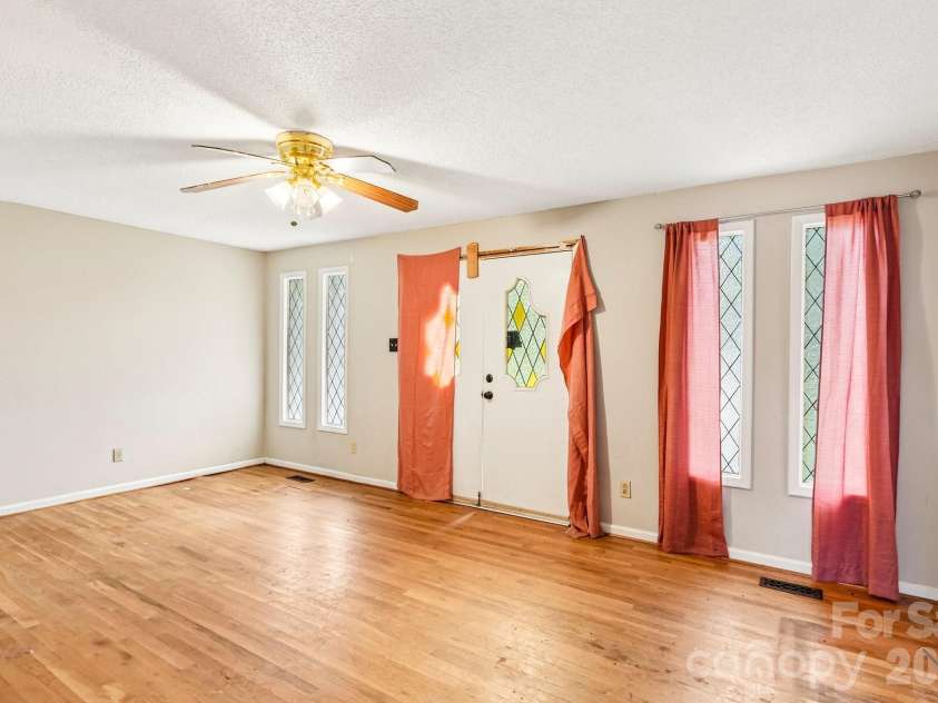 2130 23rd Street Place, Hickory, NC 28601.  MLS# CAR4392290, YatesRealty ID 29516. 