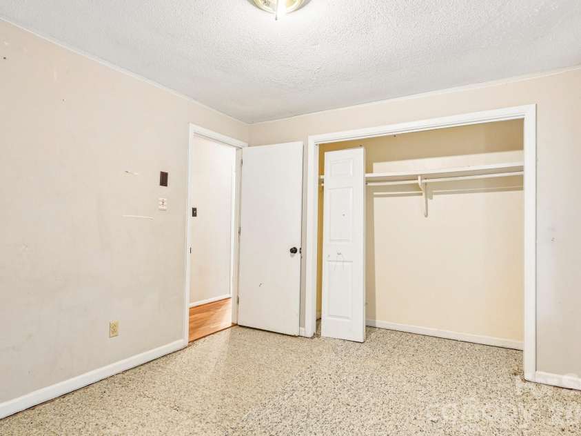 2130 23rd Street Place, Hickory, NC 28601.  MLS# CAR4392290, YatesRealty ID 29516. 