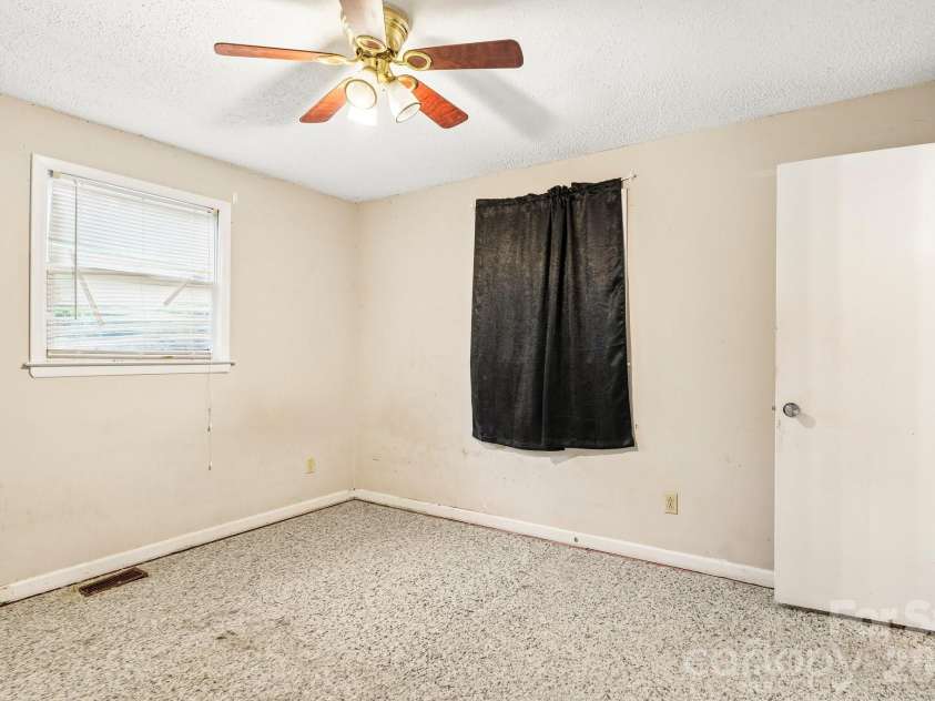 2130 23rd Street Place, Hickory, NC 28601.  MLS# CAR4392290, YatesRealty ID 29516. 