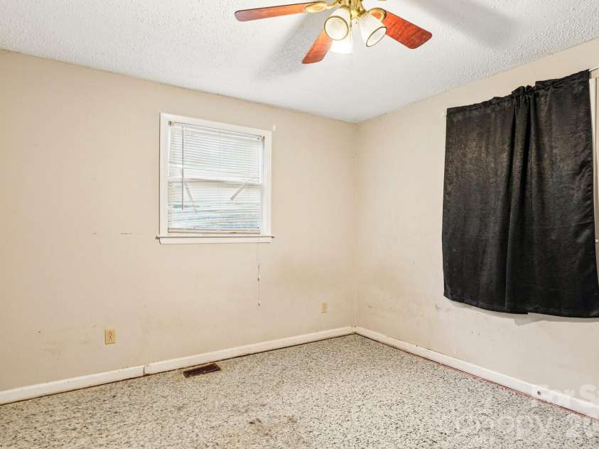 2130 23rd Street Place, Hickory, NC 28601.  MLS# CAR4392290, YatesRealty ID 29516. 
