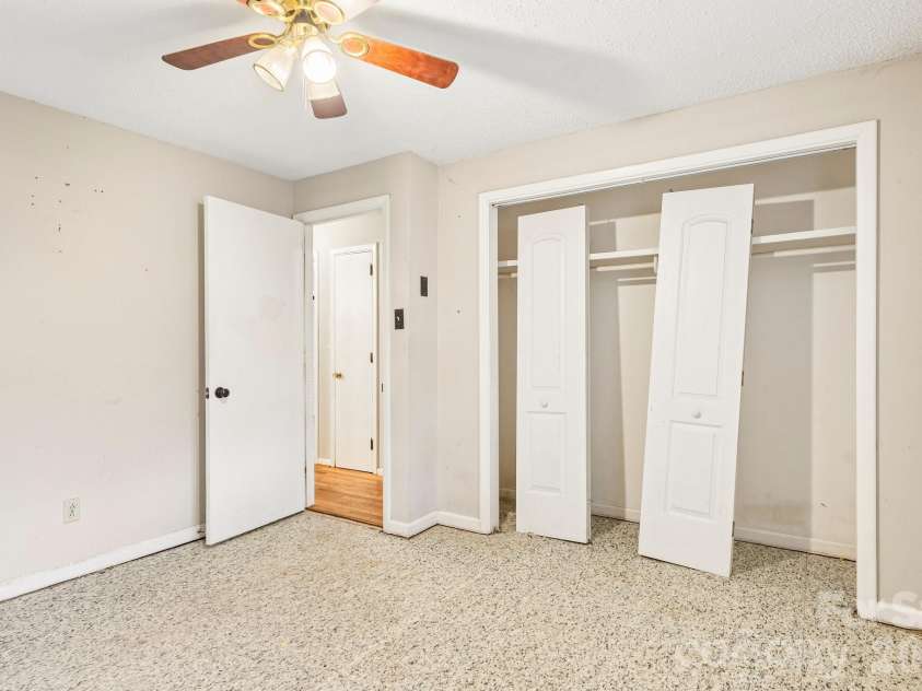 2130 23rd Street Place, Hickory, NC 28601.  MLS# CAR4392290, YatesRealty ID 29516. 