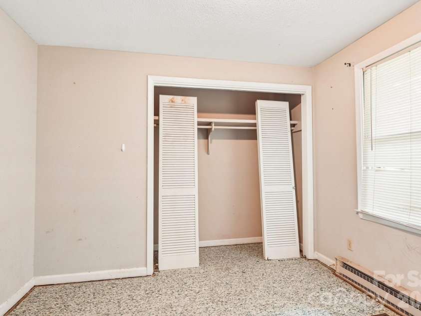 2130 23rd Street Place, Hickory, NC 28601.  MLS# CAR4392290, YatesRealty ID 29516. 