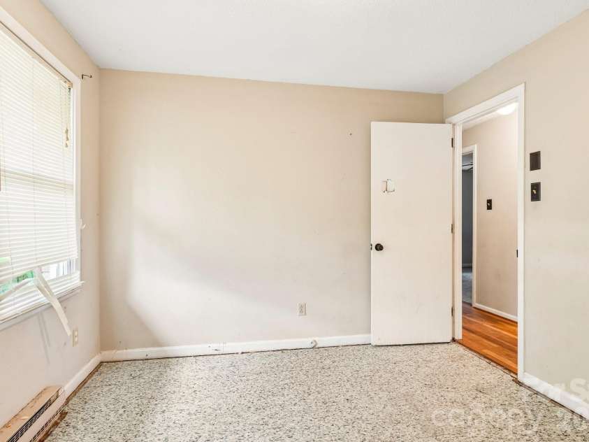 2130 23rd Street Place, Hickory, NC 28601.  MLS# CAR4392290, YatesRealty ID 29516. 