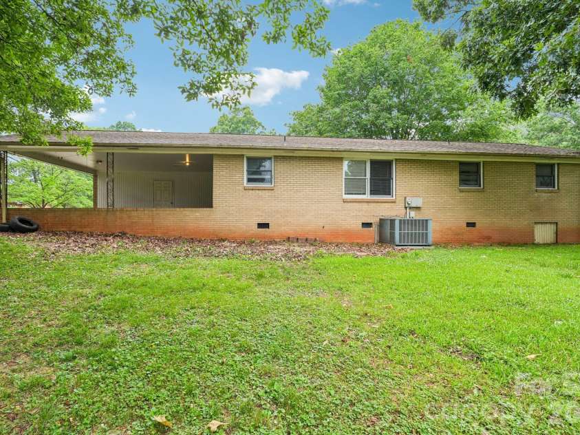 2130 23rd Street Place, Hickory, NC 28601.  MLS# CAR4392290, YatesRealty ID 29516. 
