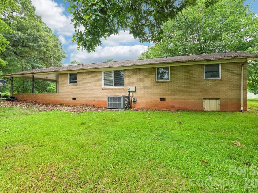 2130 23rd Street Place, Hickory, NC 28601.  MLS# CAR4392290, YatesRealty ID 29516. 