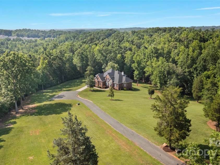 4660 Sugar Plum Lane, Davidson, NC 28036.  MLS# CAR4273062, YatesRealty ID 29516. 5.7 Private acre estate in highly desirable Davidson, NC